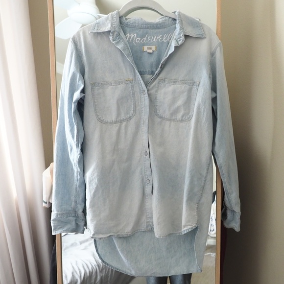 Madewell Tops - Madewell Oversized Ex-Boyfriend Denim Shirt Madewell Tops - Madewell Oversized Ex-Boyfriend Denim Shirt